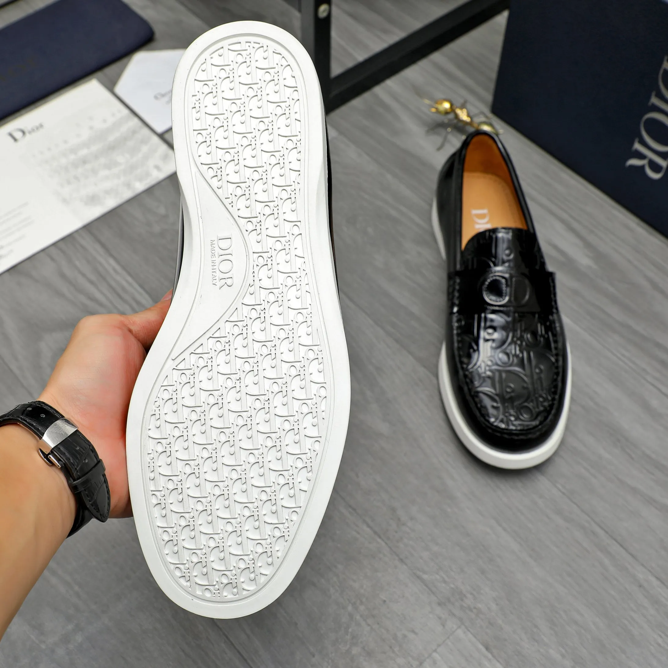 Men's shoes 💰460 Product trademark: Dior "Dior" casual slip-on leather shoes Regular size: 39-44 Product material: Selected pearlescent cowhide embossed upper, cowhide lining, rubber outsole